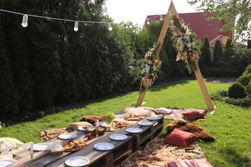 picnic area with wooden arch