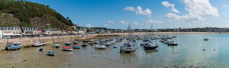 Fototapeta premium panorama view of the old port and harbor of Erquy in Brittany