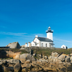 Fototapeta na wymiar Pontusval lighthouse and coast in northern Brittany
