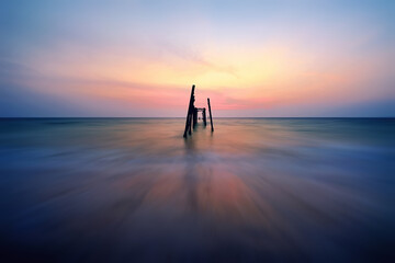 Fototapeta premium old wood bridge in the sea