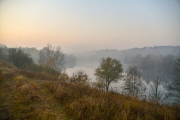 Fototapeta na wymiar Morning in autumn forest with lake