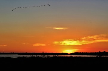 Fototapeta na wymiar cielo incendiato al tramonto