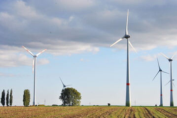 Landschaft mit Windräder am Deister