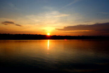 Fototapeta na wymiar Sonnenuntergang auf dem Amazonas