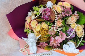 bouquet of roses and three angel figures