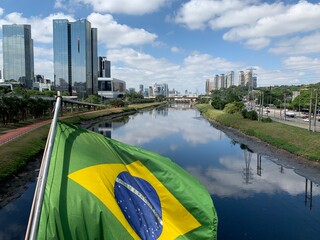 view of the city S&atilde;o Paulo with the Brazilian flag
