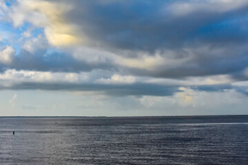 Obraz premium clouds over the lake