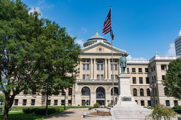 Facade of the Lucas County Clerk of the Court of Common Pleas in Toledo - obrazy, fototapety, plakaty