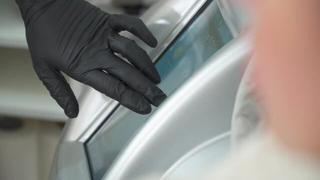 Сryolipolysis, setting up the apparatus for the cryolipolysis procedure. screen with menu