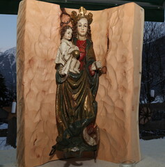 Handgeschnitzte Weihnachtsdekoration.