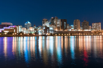 Fototapeta na wymiar St. Paul, Minnesota night skyline along the Mississippi River