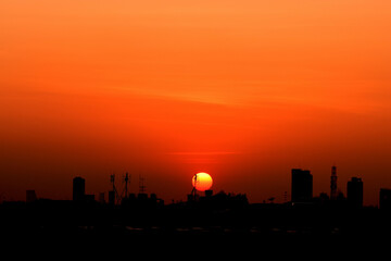 Fototapeta na wymiar Sunset view Beautiful golden yellow sky in big cities