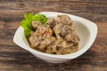Chicken liver with cream and dry tomatoes