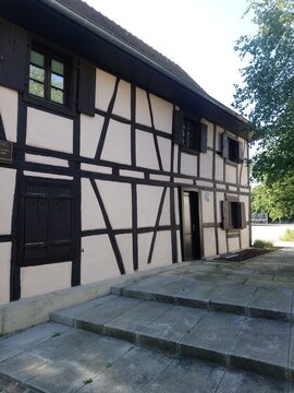 Maison &agrave; colombages &agrave; Ottmarsheim (Alsace, Haut-Rhin, France)
