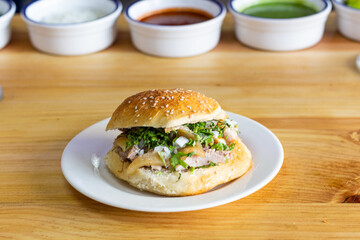 cemita de carnitas