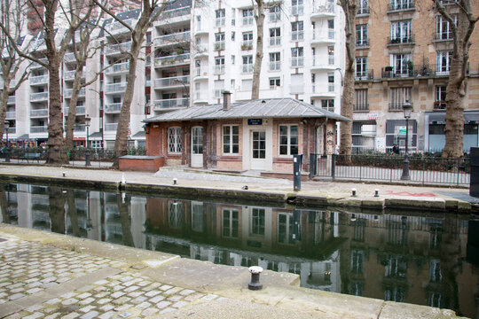 Canal Saint Martin gelé à Paris 
