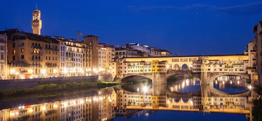 Cercles muraux Ponte Vecchio ponte Vecchio on river Arno at night, Florence, Italy