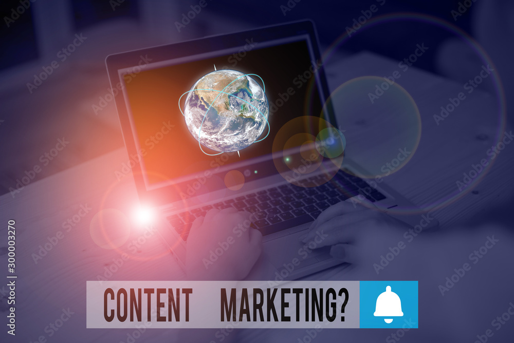 Aufkleber writing note showing content marketing question. business concept for involves creation and sharing 