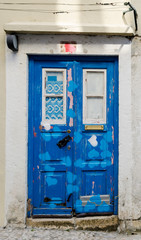 Obraz na płótnie Canvas Bunt bemalter Hauseingang, Lissabon