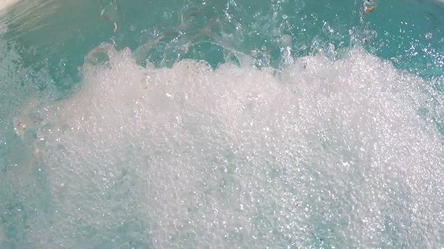 Un centre de remise en forme avec ses bains bouillonnants, jacuzzis, aquabikes et fontaines de massage