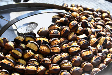 Roasting chestnuts in the pan