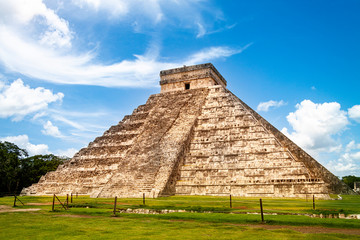 PANORAMIC VIEW OF PYRAMID OF CHICHEN ITZA IN MEXICO
