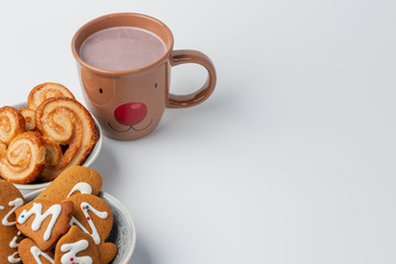 Images of cookies and sweets in a warm environment and with a white background.