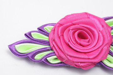 Pink flower broche that made of satin ribbon