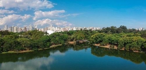 Fototapeta na wymiar Vista aérea panorâmica do Parque do Ibirapuera in Sao Paulo, Brazil