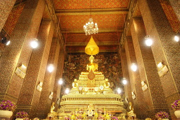タイの祈り〜黄金の仏