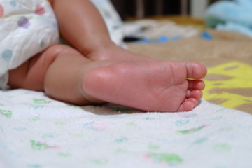 Fototapeta na wymiar Baby feet on the couch
