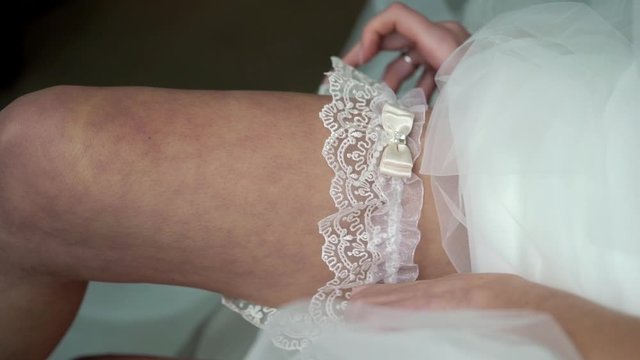 welche note bedeutet befriedigend 186 Garter Belt Stock Videos, Footage, & 4K Video Clips - Getty Images