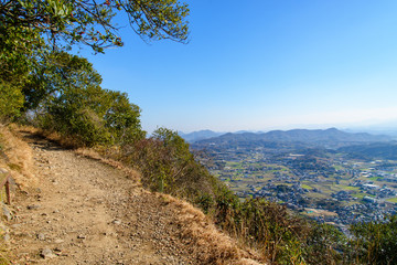 Fototapeta na wymiar 写真素材：飯野山、香川県、山、風景、晴れ、登山、登山道、讃岐平野