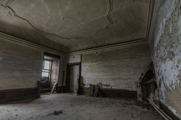 Fototapeta na wymiar leeres zimmer in alten schloss