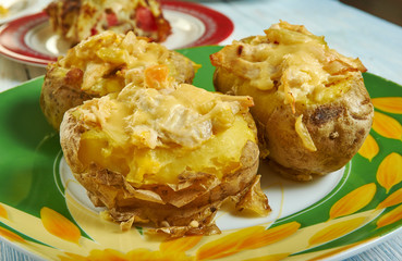 Papas rellenas de pollo