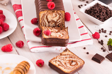 Marble cake with raspberries.