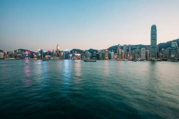 Obraz premium Long exposure photography of Victoria Harbor in Hong Kong 
