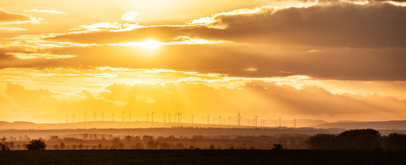 Abenddämmerung im Herbst Autumn Breites Bild Weitwinkel Blick richtung Harz Deutschland Germany