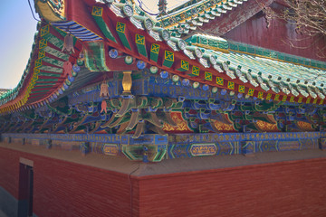 Fototapeta na wymiar Beautiful architecture roof Chinese temple in shaolin China