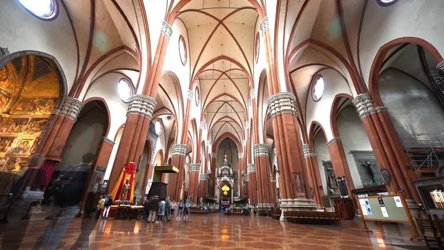 Nef de l'&eacute;glise San Petronio &agrave; Bologne