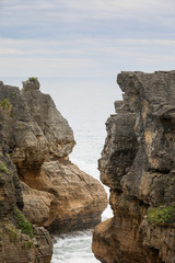 Fototapeta na wymiar Pancake Rocks am Strand in Neuseeland