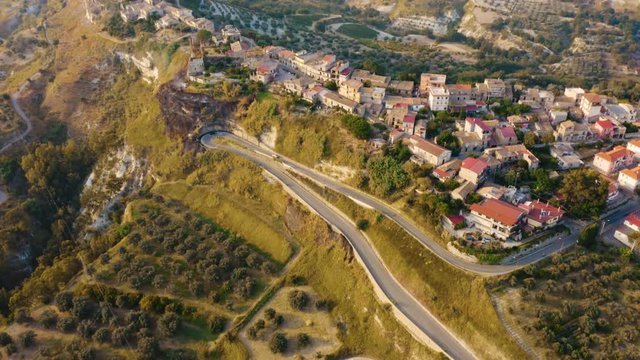 Bovalino Superiore, vista aerea del borgo con la chiesa e il castello, in Calabria.