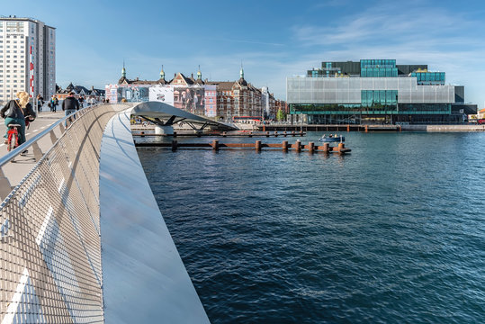 Fototapeta Copenhagen Blox Building From Cycle Bridge