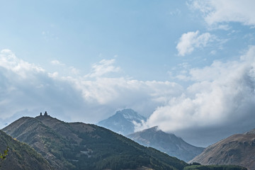 Fototapeta na wymiar Georgien - Landschaft im Kaukasus