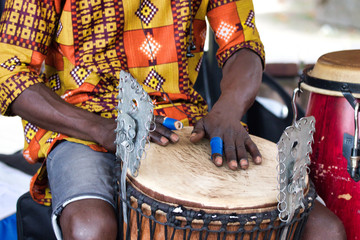 hands of the musician