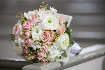 Brautstrauß mit Rosen zur Hochzeit