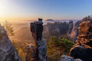Die Wehlnadel im Elbsandsteingebirge zum Sonnenaufgang