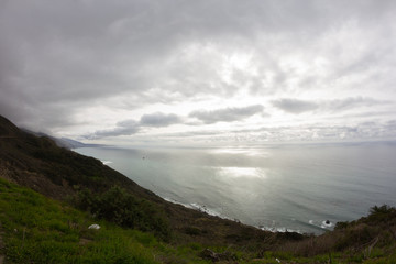 Ozean Meer mit Wolken und Gegensonne grün weiter Winkel