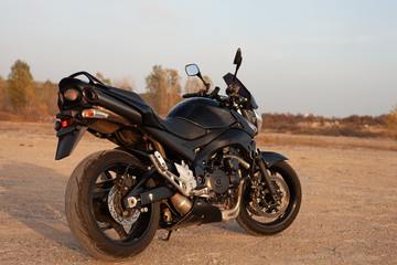 Obraz na płótnie Canvas One black motorcycle in the desert.