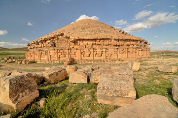  Medracen  - a royal mausoleum-temple of the Berber Numidian Kings near Batna city  - Algeria - obrazy, fototapety, plakaty